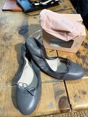 BLOCH Gray Leather Foldable Ballet Flats NIB Size 39.5